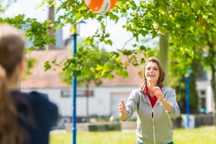collega van de gemeente Eindhoven aan het werk